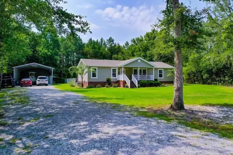 148 Hickory Bluff Rd, Waverly, GA 31565