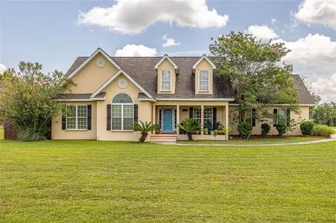 218 Water Crest Dr, Brunswick, GA 31523