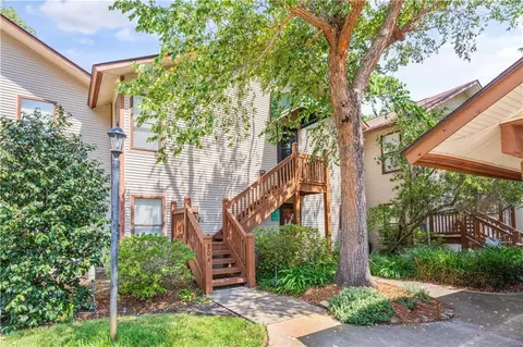 304 Harbour Oaks Dr, Saint Simons Island, GA 31522