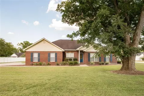2406 Red Oak Dr, Waycross, GA 31501