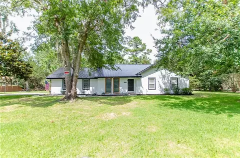 106 Marsh Landing Dr, Brunswick, GA 31523