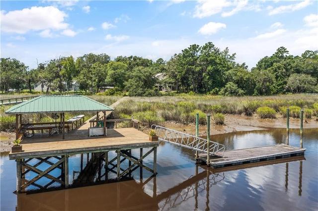 349 Confederate Point Dr, White Oak, GA 31568