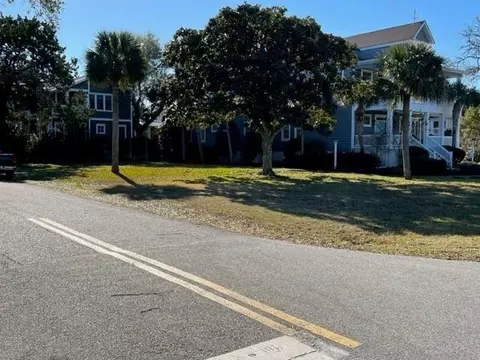 1734 Ocean Rd, Saint Simons Island, GA 31522