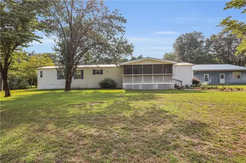 99 Pioneer Rd, Jesup, GA 31545