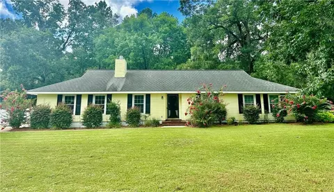 2130 Shawnee Dr, Waycross, GA 31501