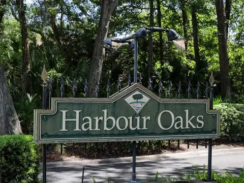320 Harbour Oaks Dr, Saint Simons Island, GA 31522