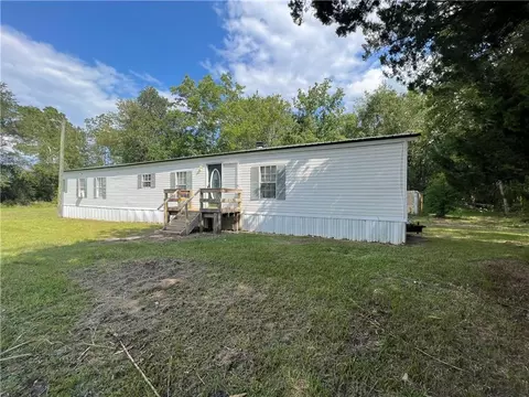 61 Gibson Cir, Hortense, GA 31543