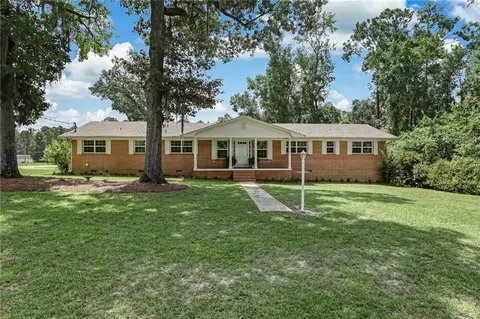 107 Crestview Dr, Woodbine, GA 31569