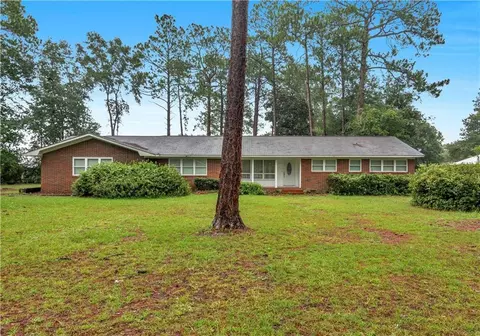 135 Conway Dr, Jesup, GA 31545
