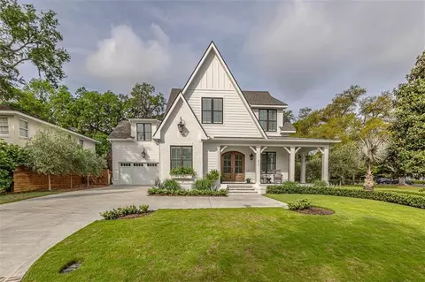 216 Magnolia Ave, Saint Simons Island, GA 31522