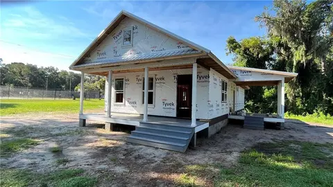 905 Wayne St, Darien, GA 31305