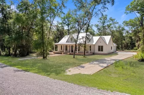 1127 Lighthouse Ln, Darien, GA 31305
