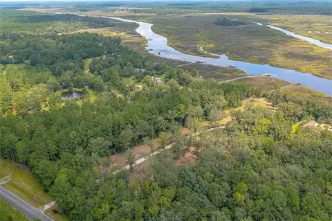 2019 Oscar Rd, White Oak, GA 31568