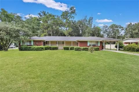 592 S 6th St, Jesup, GA 31545