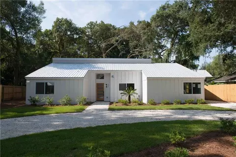 207 Holly St, Saint Simons Island, GA 31522