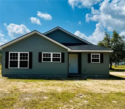 77 Church St, Claxton, GA 30417
