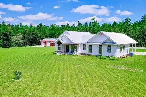 98 Holland Ln, Waycross, GA 31503