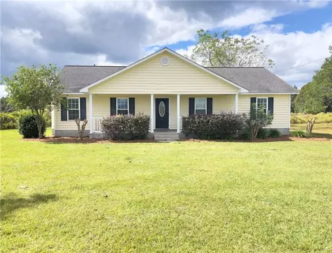 254 Oyster Shell Rd, Alma, GA 31510