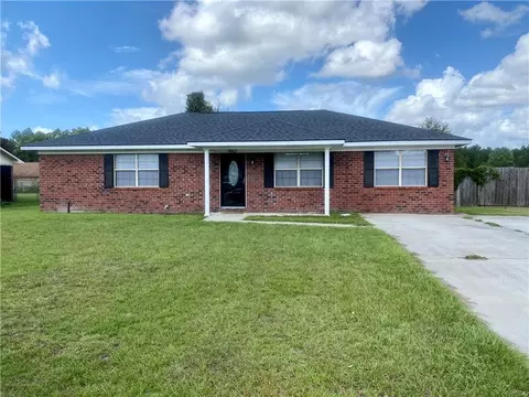 1462 Flo Zechman Dr, Hinesville, GA 31313