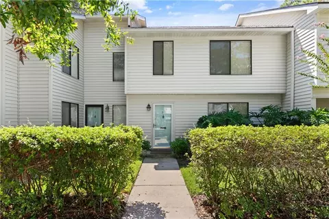 809 Mallery St #B, Saint Simons Island, GA 31522