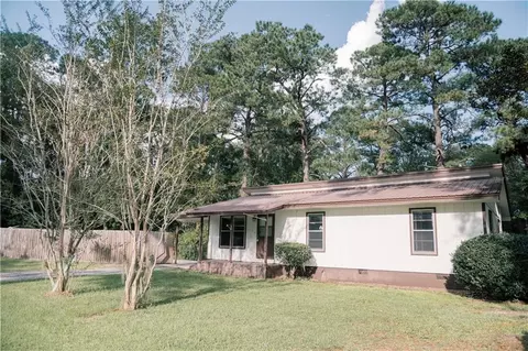 1112 N Pine St SW, Darien, GA 31305