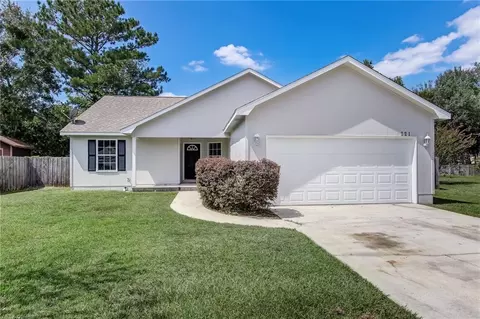 221 Chestnut Ct, Kingsland, GA 31548
