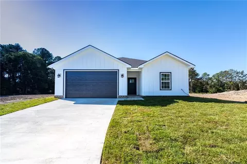 990 Deerfield Dr, Waycross, GA 31501