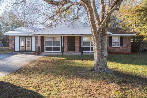 608 Olive St, Hinesville, GA 31313