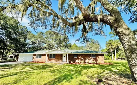 255 Yacht Rd, Brunswick, GA 31525