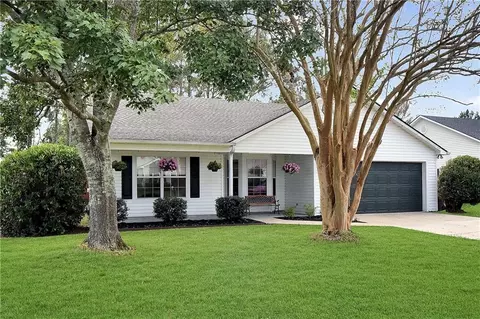 203 Sandalwood Cir, Brunswick, GA 31525