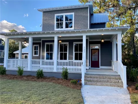 121 Robertson Cir, Saint Simons Island, GA 31522