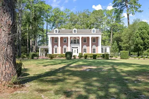901 Cherokee Dr, Waycross, GA 31501