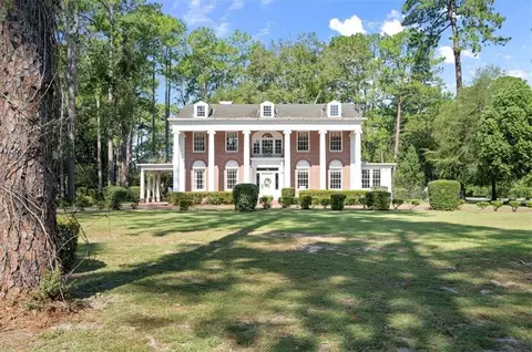 901 Cherokee Dr, Waycross, GA 31501