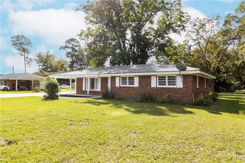 231 1st St, Baxley, GA 31513