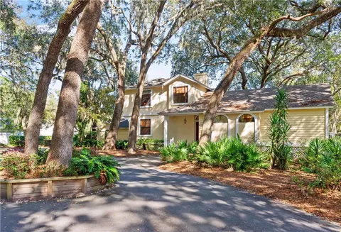 1 W Lake Dr, Saint Simons Island, GA 31522
