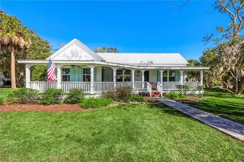 305 E Conyers St, Saint Marys, GA 31558