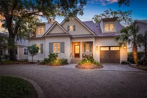 1034 Village Oaks Ln, Saint Simons Island, GA 31522