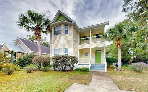 319 Holly St, Saint Simons Island, GA 31522