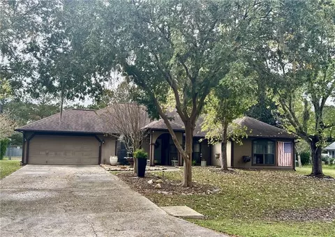 53 Retreat Pl, Woodbine, GA 31569