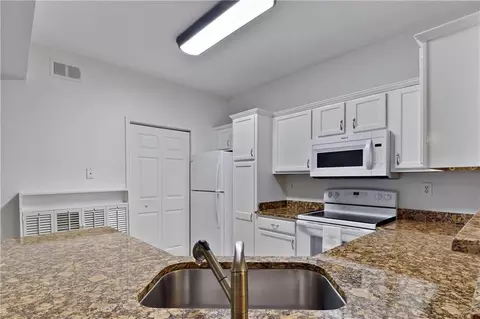 1704 Frederica Rd #401, Saint Simons Island, GA 31522