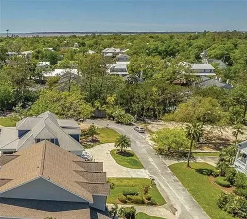 114 Southpoint Dr, Saint Simons Island, GA 31522