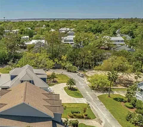114 Southpoint Dr, Saint Simons Island, GA 31522