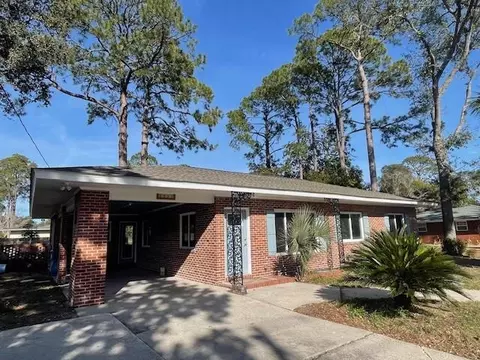 2835 Parkwood Dr, Brunswick, GA 31520