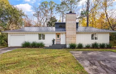210 Palmetto Ct, Saint Simons Island, GA 31522