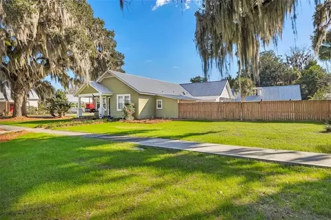 306 Jackson St, Darien, GA 31305