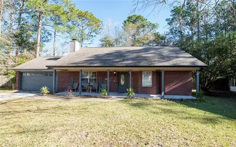 301 Hallowes Dr E, Saint Marys, GA 31558