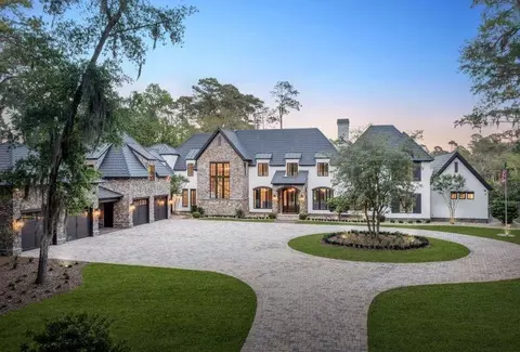54 Hatton Ln, Saint Simons Island, GA 31522