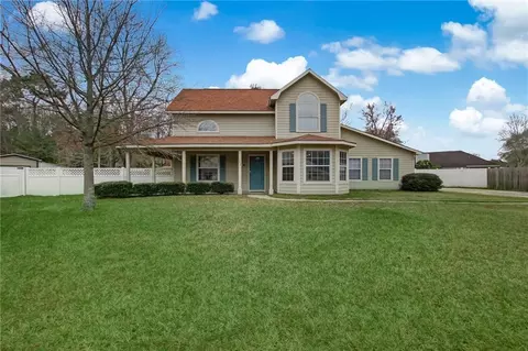102 Avalon Ct, Kingsland, GA 31548