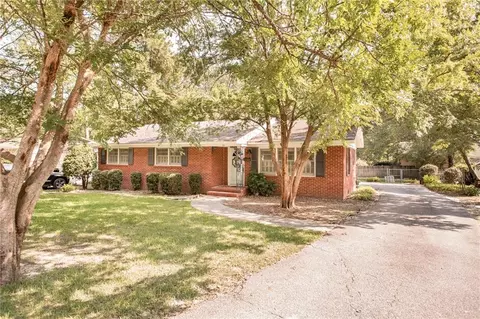 1011 Cherokee Cir, Waycross, GA 31501