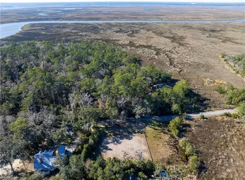 76 W Point Dr, Saint Simons Island, GA 31522